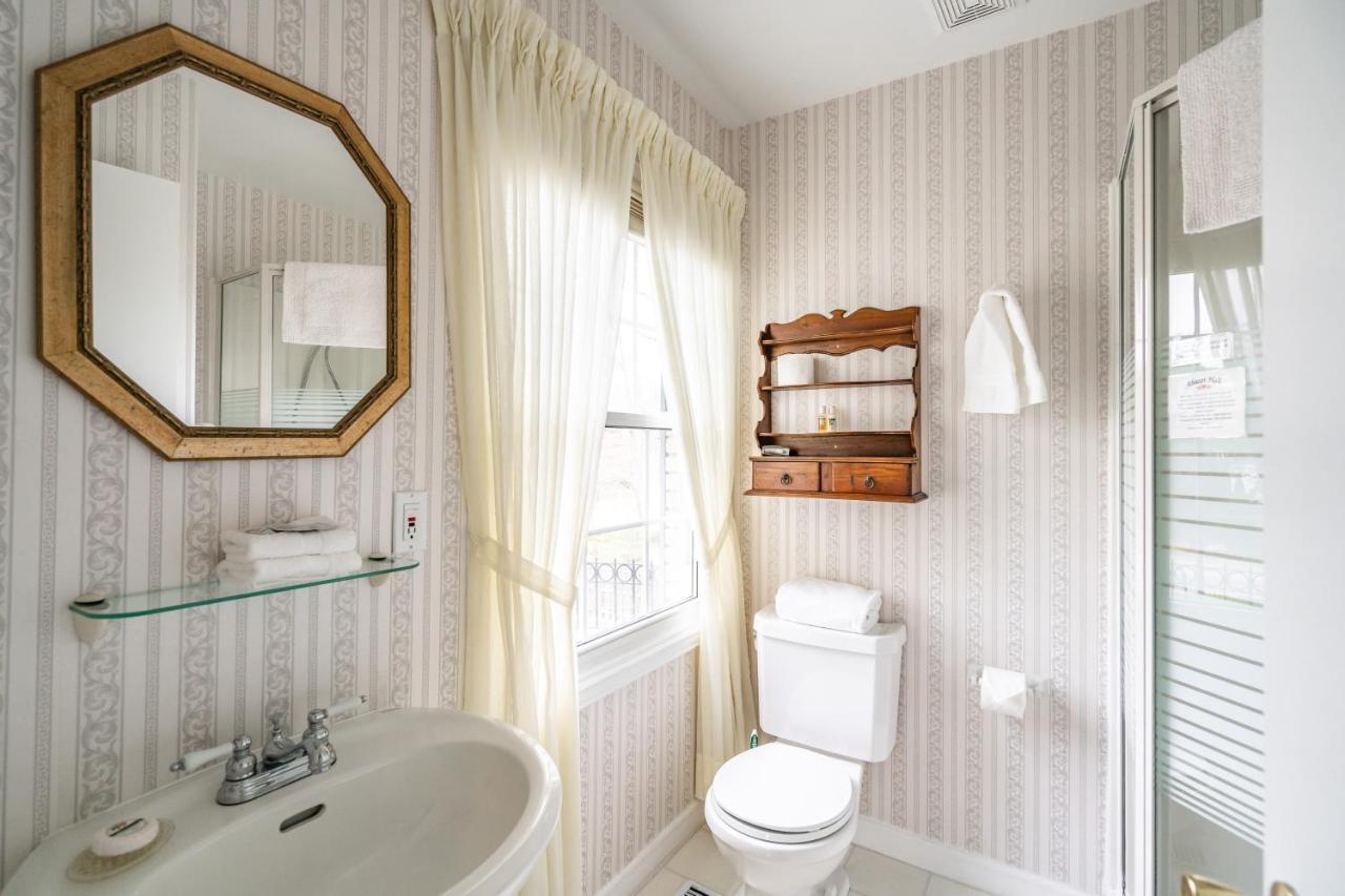 Abacot Hall Bed & Breakfast Ниагара-он-те-Лейк Экстерьер фото